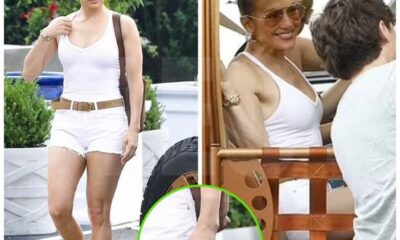 Jennifer Lopez Is Still Wearing Her Wedding Ring While Enjoying A Day Out In The Hamptons Amid Divorce Rumors With Ben Affleck! (Full story in comments 👇👇)